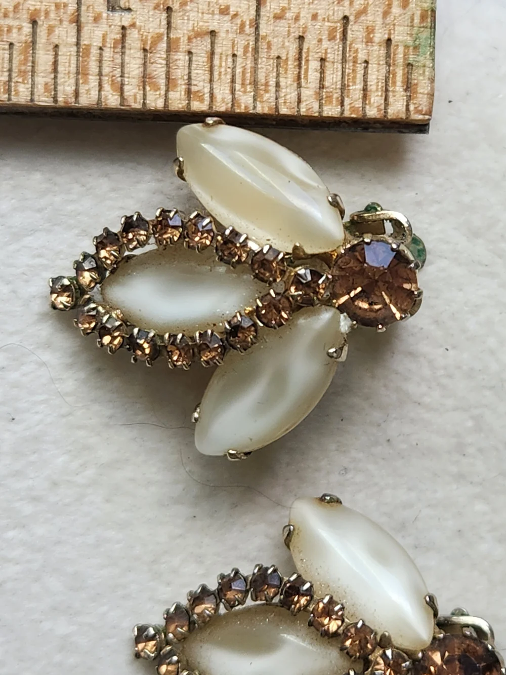VTG Weiss Signed Satin Glass Rhinestone Clip On Earrings Topaz Amber 1950s
